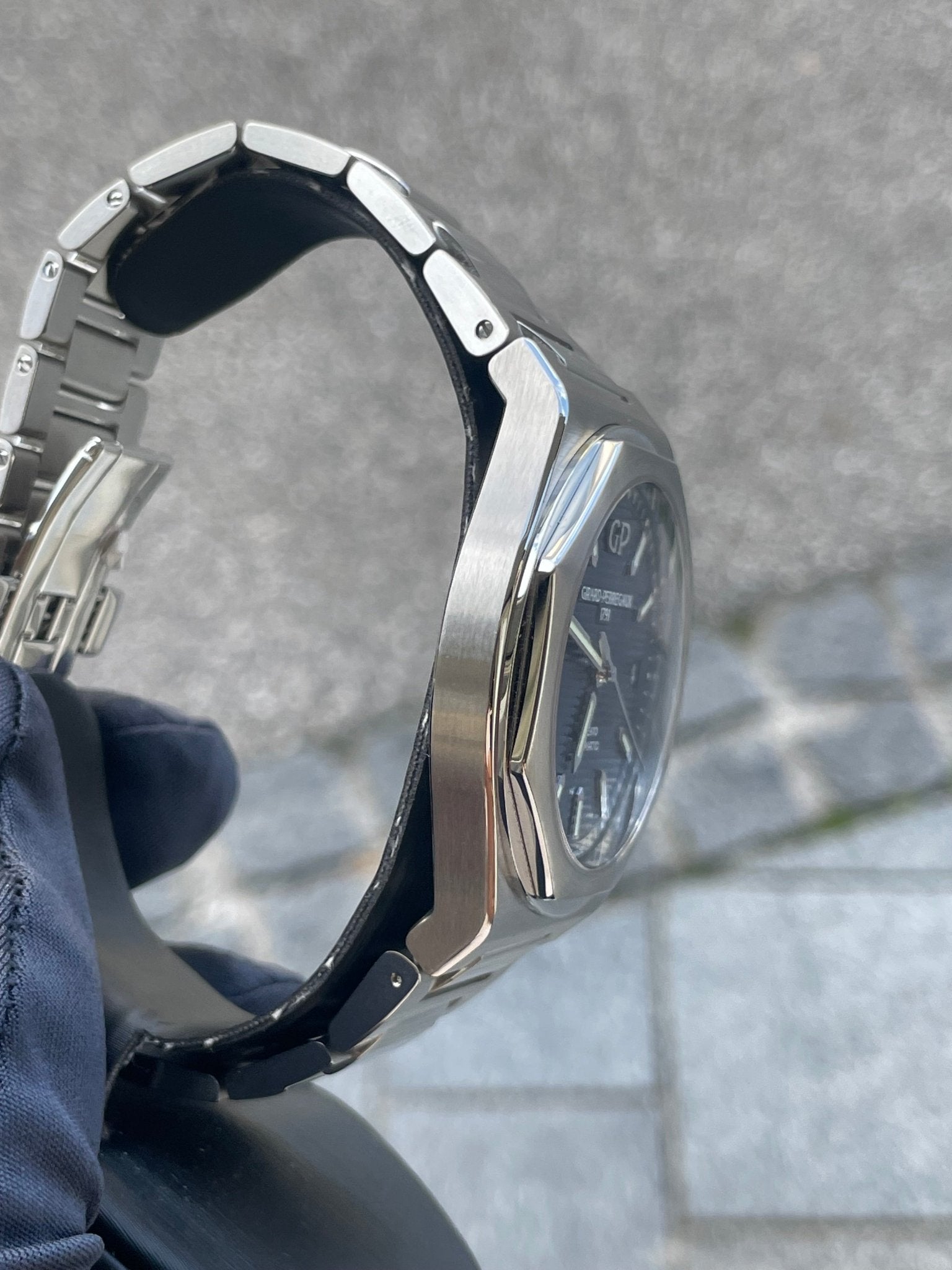 Girard Perregaux Laureato 81010 - 11 - 431 - 11A - MANG - LUXURY - Girard Perregaux
