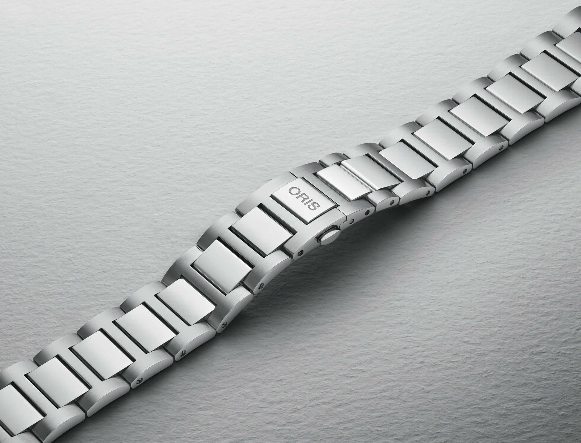 oris-big-crown-pointer-date-01-754-7798-4069-07-8-20-06-mit-gelbem-zifferblatt-und-edelstahlarmband