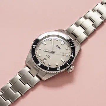 oris divers date sand dial 01 733 7795 4051-set – taucheruhr mit sandfarbenem zifferblatt – edelstahlgehäuse, robustes design und hochwertiges armband