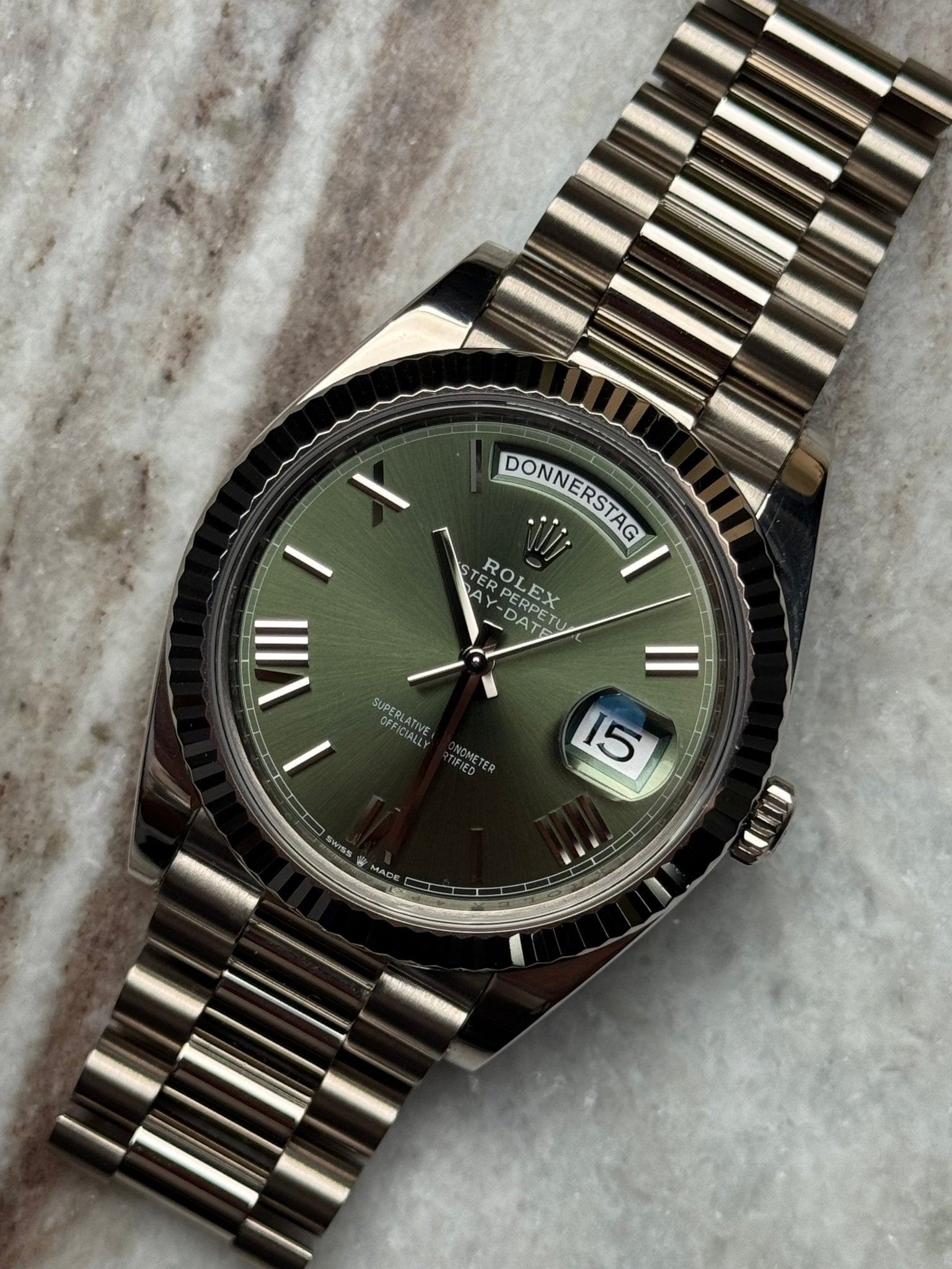 Rolex Day - Date 40 Olive Dial 228239 Weißgold - MANG - LUXURY - Rolex