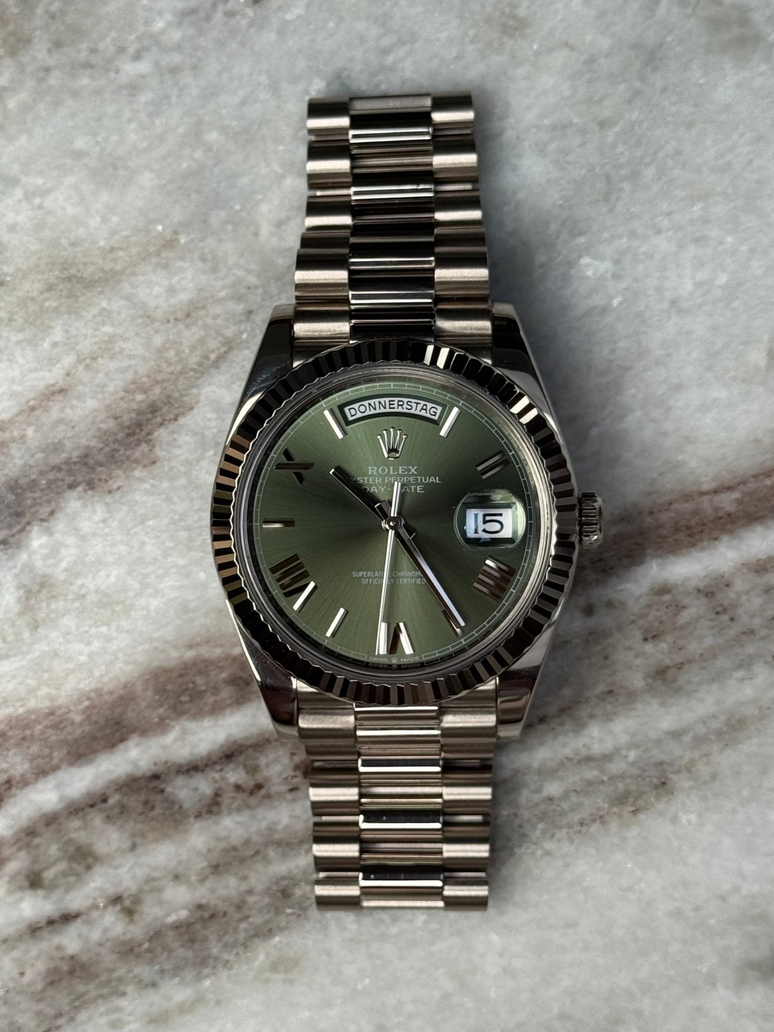 Rolex Day - Date 40 Olive Dial 228239 Weißgold - MANG - LUXURY - Rolex